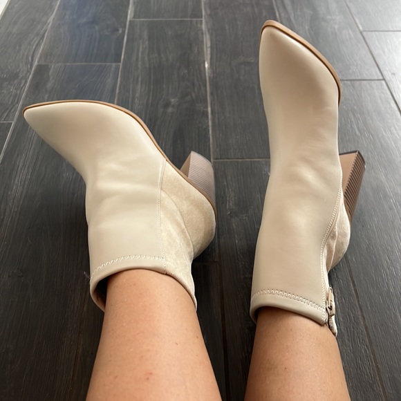 Lulu’s White Shortie Boot - Picture 4 of 8